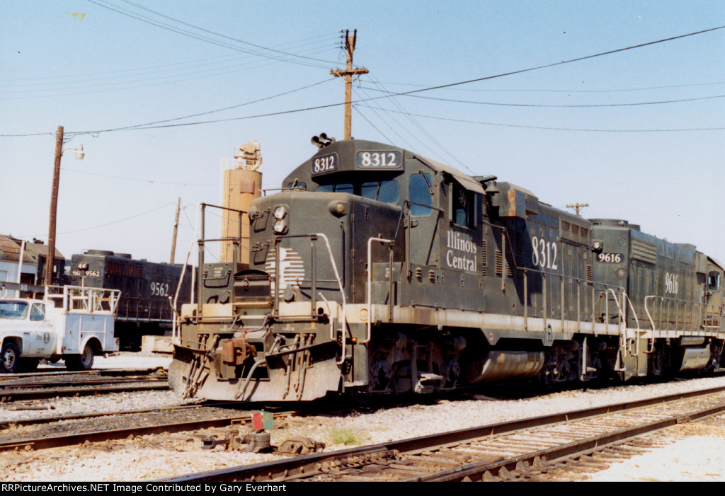 IC GP10 #8312 - Illinois Central